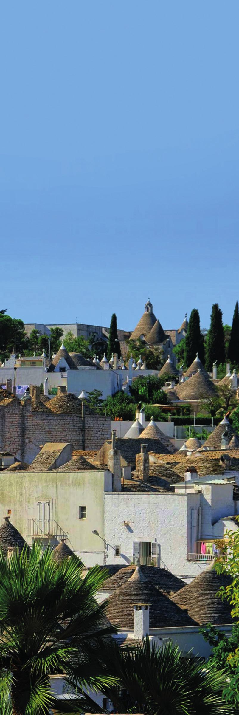 Alberobello nun dar sokaklarında trulli denilen evlerin arasında yürürken resimli bir masal kitabı sayfalarının içindeymişim gibi hissediyorum.