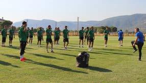 Bu genç kadroya tecrübeli isimleri de kadroya kattık İLK HAZIRLIK MAÇI FETHİYESPOR İLE Sezonun başlamasına 50 günlük bir sürenin olduğunu belirten Teknik Direktör Yenikan, Buradaki hazırlıklarımızı