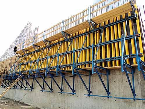 TIRMANIR KALIP SİSTEMİ / CLIMBING FORMWORK SYSTEM Tırmanma sistemleri perde ve kolon kalıpları için kullanılmaktadır. Kalıbın oturtulacağı yer olmadığında kullanılır.