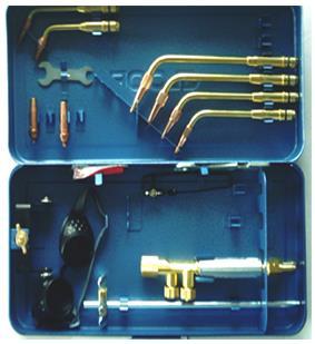 1.1.2.3. Manometre (Basınç Düşürücüler) Manometreler tüplerdeki gaz basıncını gösteren ve yüksek gaz basıncını kullanma basıncına düşüren ayarlama elamanlarıdır.