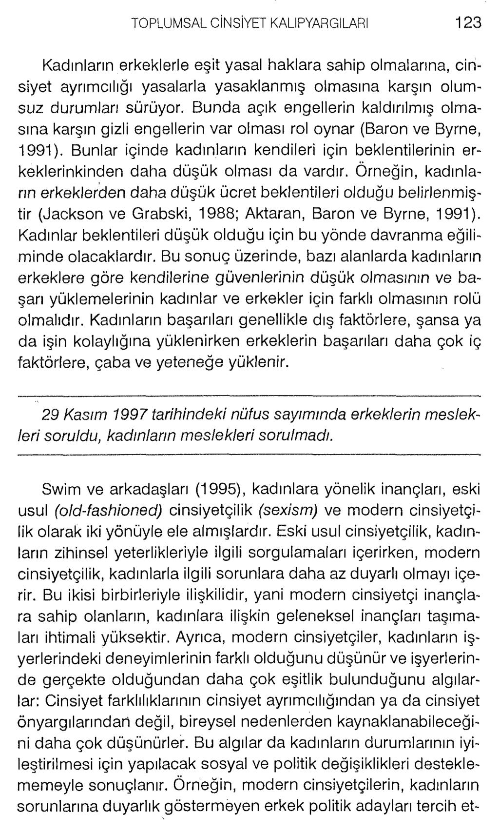 Kadınların erkeklerle eşit yasal haklara sahip olmalarına, cinsiyet ayrımcılığı yasalarla yasaklanmış olmasına karşın olumsuz durumları sürüyor.