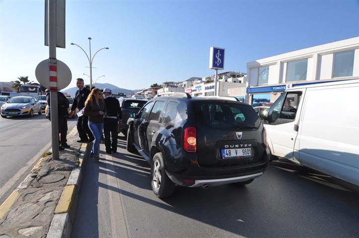 Kaza yerine gelen Bodrum İlçe Emniyet Müdürlüğü Trafik ekipleri gerekli kontrolleri