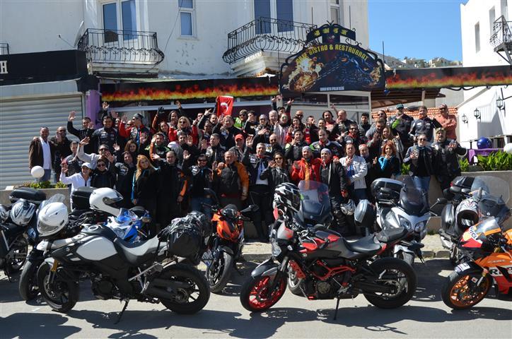 bırakmayan başta olmak ve kasksız takalım ve Konuşmaların ardından İzmir Motosiklet Derneği Yönetim Kurulu Başkanı Salih