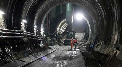 HABERLER KADIKÖY KARTAL METRO TÜNELİ İNŞAATI Kadıköy - Kartal arasında yapımı başlanan 21.7 kilometrelik metro çalışmasının tünel kazısı tamamlandı, 3 bin 729 metrenin rayı da döşendi.