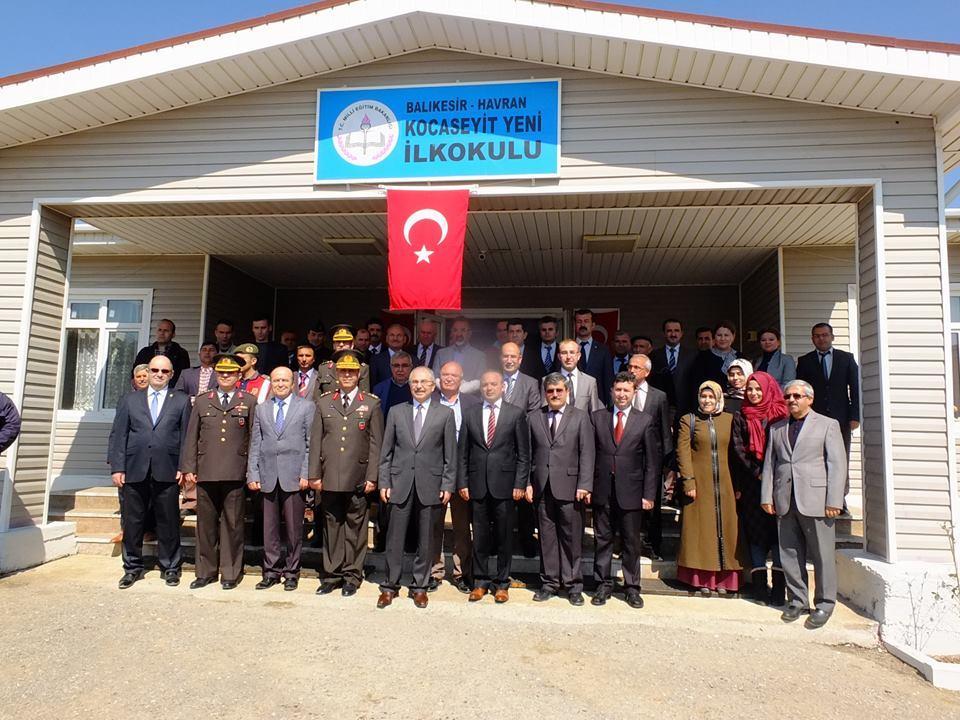 Çanakkale Kahramanı Seyit Onbaşı nın kabri başında Havran Müftüsü Ahmet Alınmaz tarafından okunulan kur anı kerim ile başlayan programın ikinci bölümü anıt müzede devam etti.