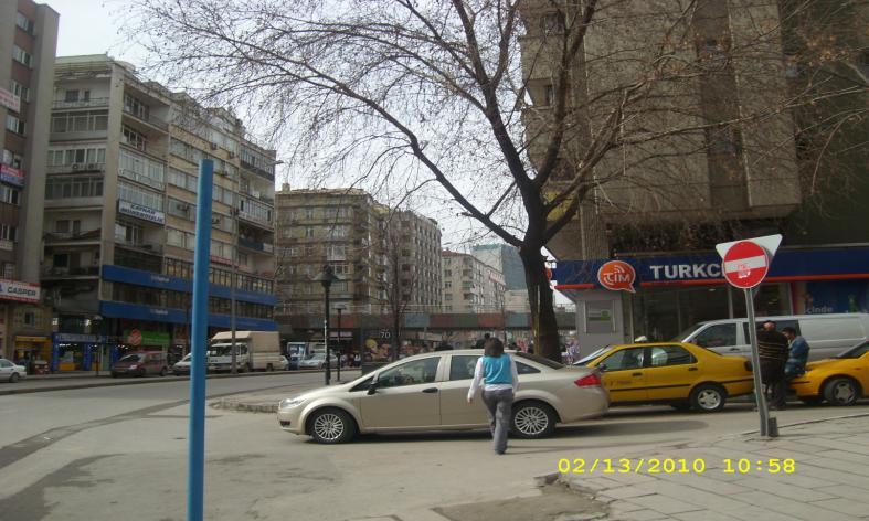 107 Resim 6.21. Kızılay bölgesinde düģey iģaretleme (Kızılay Meydanı-Kolej KavĢağı.