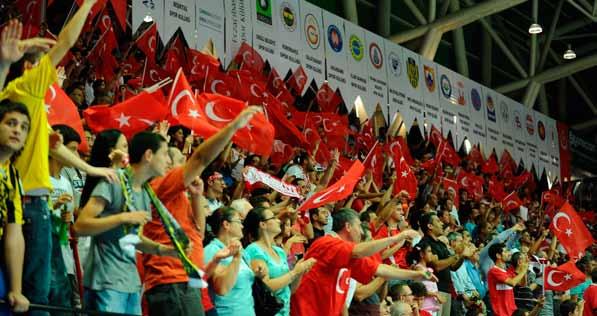 Voleybol seyircisi salonlara sığmıyor Ankara ve İstanbul da oynanan voleybol maçlarına gelen biletli seyirci sayısı 5 yılda 6 bin 590 dan, 80 bin 858 e ulaştı Türkiye Voleybol Federasyonu (TVF)