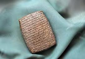 Fikri Kulakoğlu, Anadolu insanın yaklaşık 4 bin yıl önce kil tabletlerle okuma yazmaya başladığını söyledi.