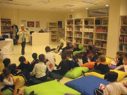 Çocuk edebiyatının ünlü ve değerli yazarlarından Ayla Çınaroğlu ile Olmayan Zamanda Bir Ada isimli şiirsel öykü türündeki eseri üzerine 1 Nisan 2014 Salı günü 2 ve 3.