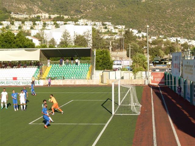Cihan ı ikinci kez avladı ve fileleri Bodrumsporun ikinci golünü attı. havalandırarak B.B Bodrumspor ile Silivrispor arasında oynanan karşılaşmayı yaklaşık 400 kişi izledi.
