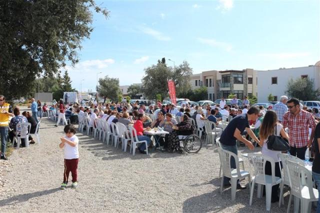 parti temsilcileri ve çok sayıda vatandaş katıldı.