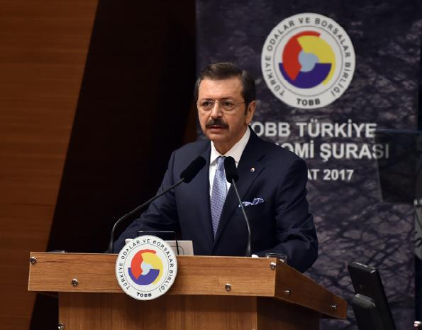 TOBB Başkanı Hisarcıklıoğlu açılışta yaptığı konuşmada, PKK ve DAEŞ gibi terör örgütlerinden sonra FETÖ nün hain darbe girişiminin de ülkeye pek çok sıkıntı yaşattığını dile getirip,