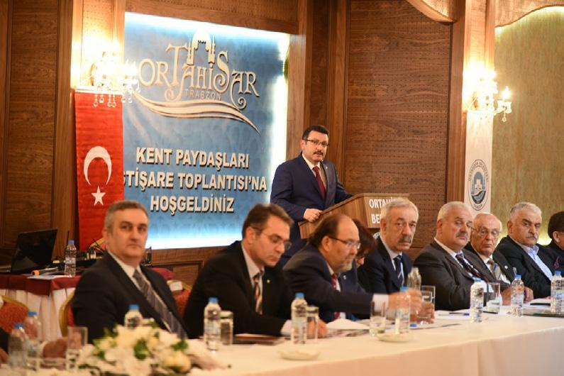 Toplantıya; Trabzon Ticaret Borsası Meclis Başkanı Mehmet Cirav, Yönetim Kurulu Başkanı Şükrü Güngör Köleoğlu nun yanı sıra, 69 sivil toplum örgütünün başkan ve temsilcileri ile basın mensupları