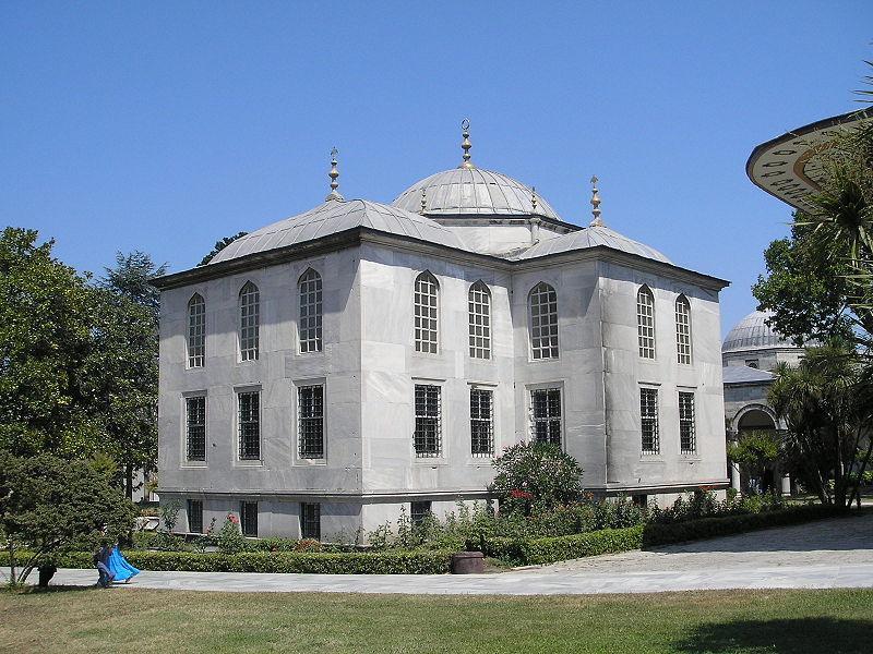 Enderun Mektebi Osmanlı Devleti'nin kudretini muhafaza etmek için nitelikli insan yetiştirmek amacıyla kurulmuş bir eğitim müessesesidir.