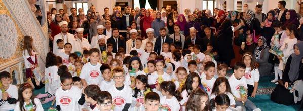 Berlin de çocuklar dua ile okula başladı Berlin DİTİB Türk Şehitlik Camii nde Bed-i Besmele Dua ile okula başlıyorum programı yapıldı.