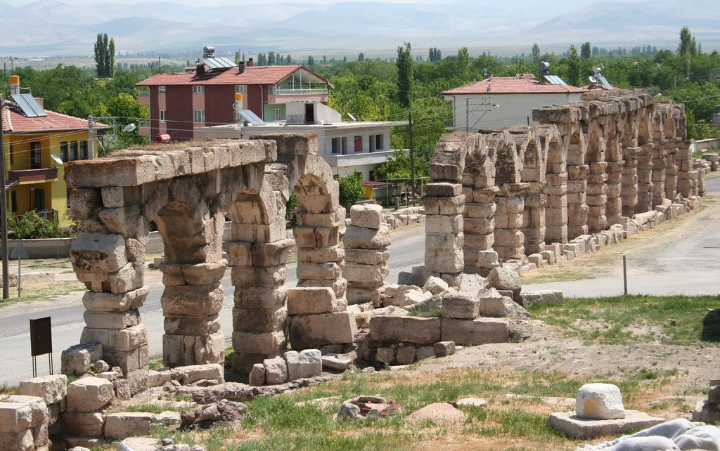 yapıları, Selçuklu ve diğer medeniyetlerden kalma tarihi eserleri, dağcılık ve tırmanma alanlarında dünyaca