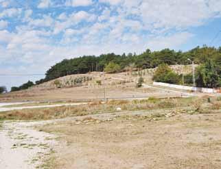 Res. 1 Güneydoğudan Tatarlı Höyük Fig. 1 Tatarlı Höyük, from southeast Res. 2 Hellenistik Dönem tezgah ağırlıkları ve ağırşaklar Fig.