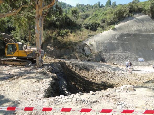 enjeksiyonları, portal destek betonları ve betonlardaki ufak tefek eksikliklerin sıva ile kapatılması gibi işler yapılmaktadır.