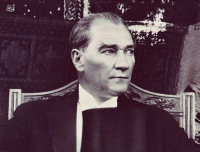 ATATÜRK KÖŞESİ O GELECEĞİ PLANLAMIŞTI Atatürk, okul yıllarından itibaren ülke sorunlarına ilgi duymuştur.