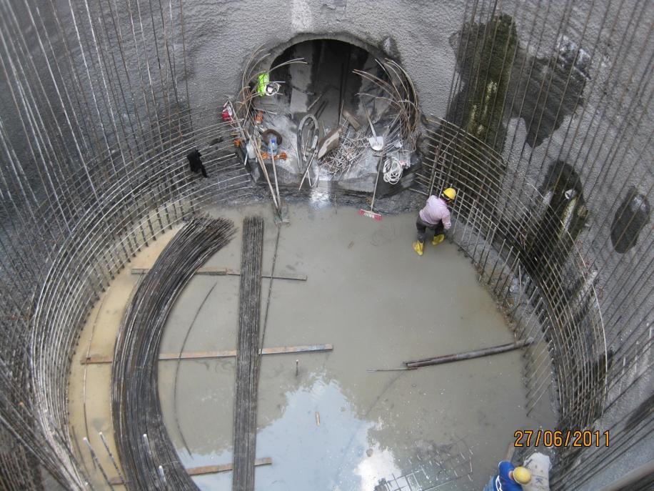 HABERLER YENİKAPI ATIKSU TÜNELİ 12 Mart 2008 tarihinde başlayan proje kapsamında 7 adet şaft imalatı ile tünel inşaatının 4930 metrelik bölüm tamamlanarak kazı + segmentli kaplama işinin