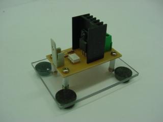 Röle kontrol (Relay control ) & SSR ( Solid State Relay ) (2) SSR ( Solid State Relay ) 1) SSR SSR (Solid State Relays) bobin ile kontak arasında hiç bir bağlantı olmayan tamamen ışık ile kontrol