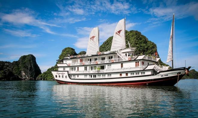 Menü geniş bir ürün yelpazesine sahip ve ağırlıklı olarak deniz mahsullerinden oluşuyor. Öğle yemeğinden sonra Hon Gai ve Cam Pha kasabaları ve Vung Vieng balıkçı köyünü görmek üzere hareket.