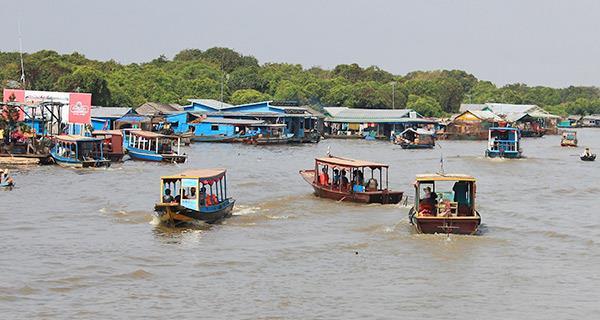 6.Gün 25 Ekim 2017 Çarşamba: Siem Reap Kahvaltının ardından sizleri çok ilginç bir geziye götüreceğiz. Uzakdoğu nun bazı bölgelerinde su üzerine kurulmuş köyler bulunuyor.