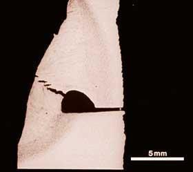 KATILAŞMA ÇATLAKLARI (SOLIDIFICATION CRACKING) Katılaşma Çatlağı Nerelerde Olur? Katılaşma çatlakları katılaşma esnasında tane sınırları boyunca ve detritikler arası meydana gelirler.