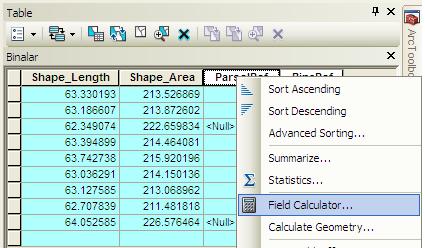 14. Binalar öznitelik tablosunda ParselRef Field ını bulunuz ve başlık üzerinde sağ tıklayarak Field Calculator u seçiniz.