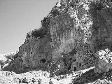 YÜZEY ARAŞTIRMA RAPORLARI SURVEY REPORTS Res. 1 Şeytanderesi Vadisi ndeki Kutsal Yer Fig. 1 Sacred area in the Şeytanderesi Valley Res.