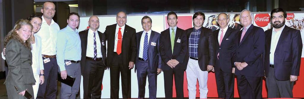 YANSIMA 68 69 YANSIMA Muhtar Kent in Denetime Verdiği Önem Soldan sağa: Robin Moore, Jülide Ateş, Erhan Anlar, Mustafa Tan, Menteş Albayrak, Muhtar Kent, Ahmet Bal, Aykut Gümüşlüoğlu, Gökhan İzmirli,