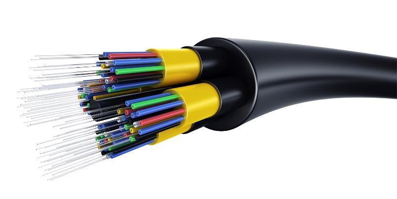3. FIBER OPTIC Merkezde cam bir tüpten oluşan fiber optiklerin merkezi plastikten olan uygulamaları vardır. Çok pahalı bir kablo türüdür.