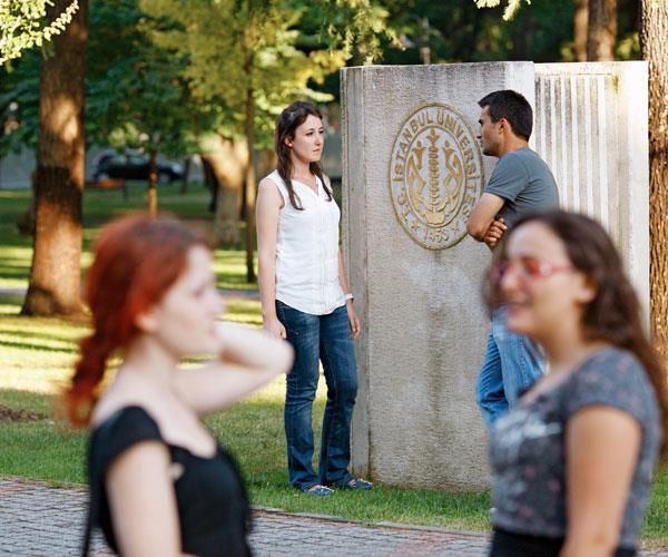 Öğrenci İşleri Daire Başkanlığı nın görevleri arasında: Öğrenci Otomasyon Sistemi işlemleri ve yazışmalarının yapılmasını sağlamak. Çift Anadal, Yandal, Yatay Geçiş, Dikey Geçiş vb.