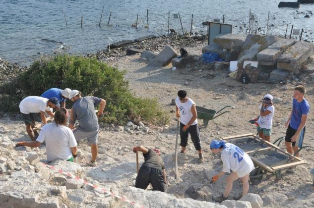 4- Kazı ve Yüzey Araştırması Çalışmaları Uludağ Üniversitesi Arkeoloji Bölümü'nün Kültür ve Turizm Bakanlığı izni ile yürüttüğü arazi çalışmaları Türkiye'nin çeşitli bölgelerinde sürdürülmektedir.