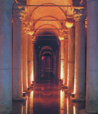 Roma flehirlerinde özel bir yeri olan su kemerleri, su yollar, sarn çlar ve çeflmelerin önemli örnekleri bu dönemde görülür.
