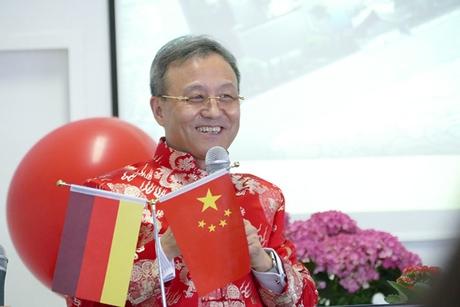 Kuzey Ren-Vestfalya da 25 yıl Telif hakkı: NRW.INVEST Çinli Famous Industrial Group GmbH şirketi, Düsseldorf da 25 inci yıldönümünü kutladı.