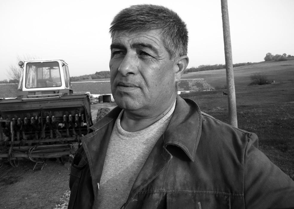 01 Aralık 2010 Kırcaali Haber Sayfa 5 Çiftçiler: Devlet destek vermezse tarımcılık ölüyor Resmiye MÜMÜN Dedeler /Miladinivo/ köyünün eski muhtarı 60 yaşındaki Yusuf Ahmed 14 sene muhtarlığına rağmen