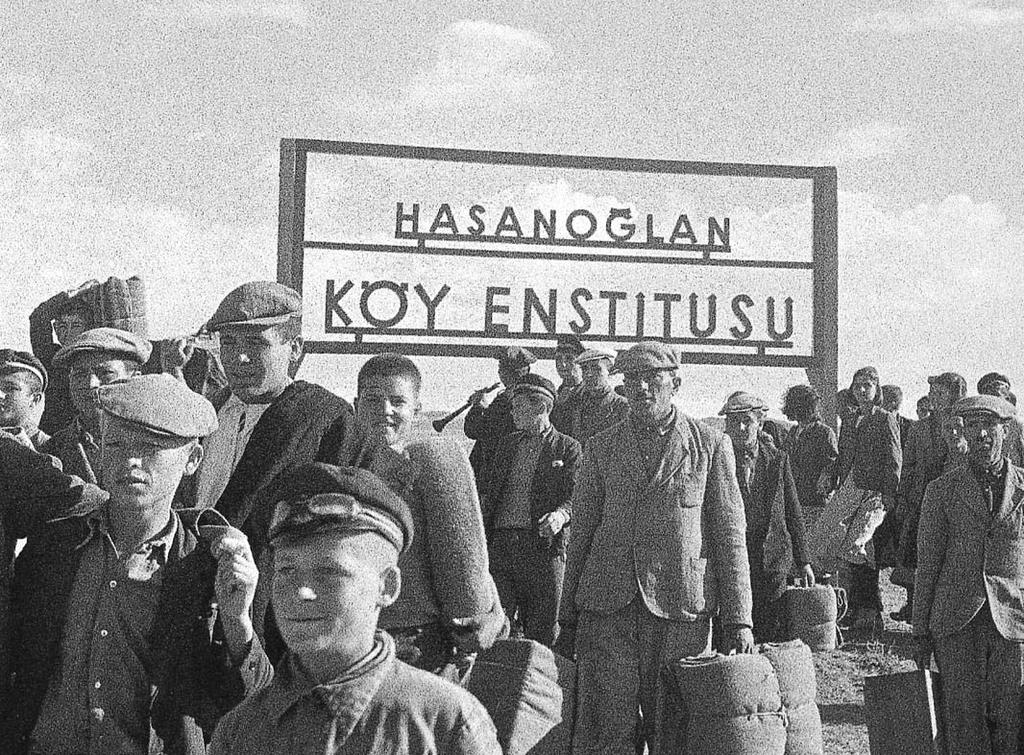 ilerlemesinde çok önemli bir görev düşmektedir. Basın tam özgür olmalıdır. Ancak basın bu tam ve geniş özgürlüğü, ülkenin kalkınması sürecinde duyarlılıkla kullanmalıdır.