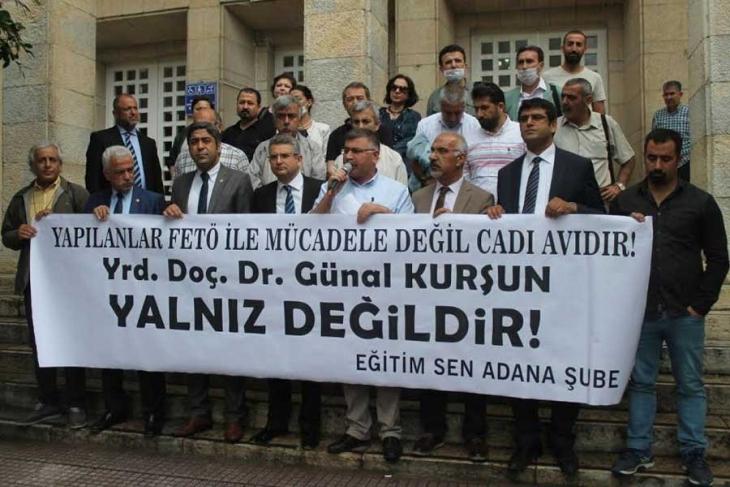 Üyelerine destek açıklaması yapan KESK'lilere soruşturma Adana da Kamu Emekçileri Sendikaları Konfederasyonu (KESK) üyesi sekiz kişiye, terör örgütü üyeliği iddiası ile yargılanan Yrd. Doç. Dr.