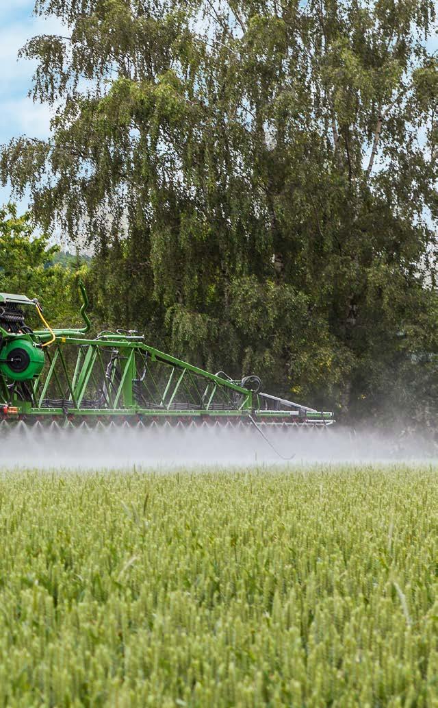 2 3 3.200 ila 11.200 litre hazne kapasitesine sahip olabilen çekilir tip UX serisi ilaçlama makineleri sağlamlıkları ve kullanıcı dostu olma özellikleri ile kendilerini gösterirler.