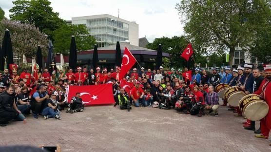 Arnhem de Geleneksel Türk Günü Yürüyüşü yapıldı Arnhem şehrinde faaliyetlerini sürdüren Hoca Ahmed Yesevi Türk Kültür ve Eğitim Merkezi nin geleneksel olarak her yıl düzenlediği Türk Festivali