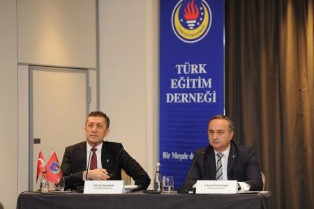 Ulusal Eğitim Programı (UEP) hakkında Türkiye için bütünsel bir programın yapılabilirliğini