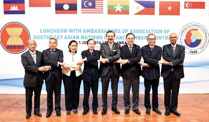 TOBB ULUSLARARASI Fotoğraflar: TOBB Fotoğraf Servisi TOBB Başkanı Hisarcıklıoğlu bölgeye getirdiği siyasi istikrarın yanında, ASEAN ın iktisadi büyüme için de önemli ortam sağladığını vurguladı.