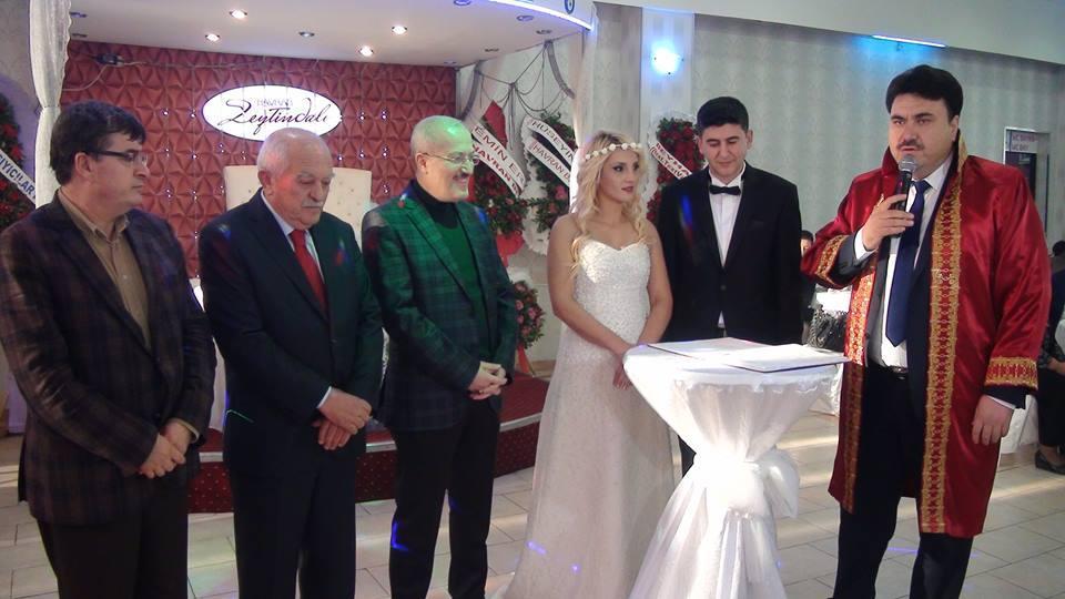 14:MUTLULUĞA KANAT ÇIRPTILAR Belediye Başkanımız Sayın Emin Ersoy Havran Baski Şefi İbrahim Başabakar ile aynı kurumdan çalışan Esra Eren Başabakar'ın düğününe katılarak nikahını kıydı.
