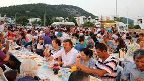MHP Bodrum İlçe Başkanı Mehmet Tosun un ev sahipliğinde düzenlenen iftar yemeğine MHP 20.