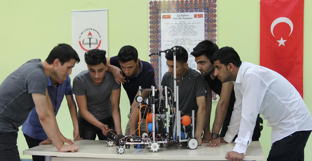 Tüm ilimiz öğrencileri için proje bazlı deneyimlerin, teknolojik ve bilimsel etkinliklerin hayat bulacağı Şanlıurfa İl Milli Eğitim Müdürlüğü STEM Merkezi 17.10.2016 tarihinde eğitime açıldı.