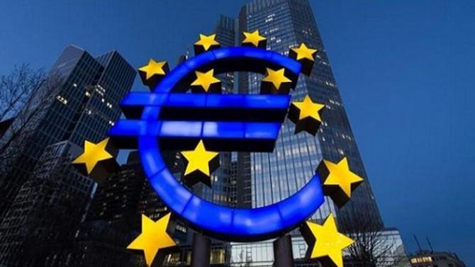 Euro Bölgesi İlk Tahminlerden Hızlı Büyüdü (BloombergHT, 7 Eylül 2017) 19 üyeli Euro Bölgesi ekonomisi ikinci çeyrekte yüzde 2,3 büyüme kaydetti.