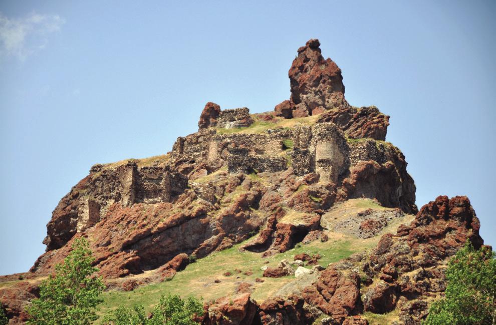 Erzincan-Erzurum-Bayburt-Gümüşhane hattı boyunca diğer bir deyişle Diauehi ülkesinin büyük bir kısmında var olan gümüş, kurşun, bakır ve demir madenleri Urartuların bölgede en çok ihtiyaç duydukları