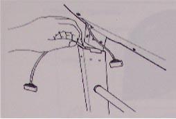ADIM 3: Göstergeyi monte etmek için sağ ve sol direklerin üzerindeki cıvataları sökün (Şekil 5).