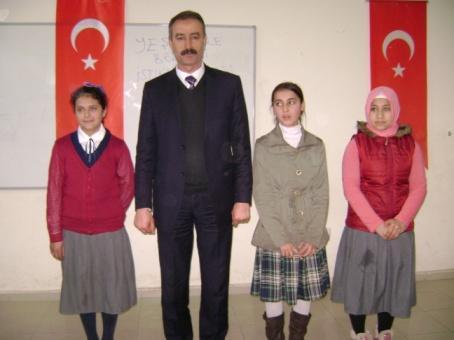 Öğrencilerimizin böylesine güzel milli duygularımızın yaşatılmasına yönelik etkinliklere ilgi göstermelerinin göğsümüzü